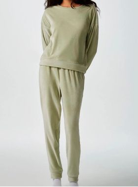 Pijama Longo Hering KGQW Feminino Jogger Plush Poliéster (Antiga KW4Q) T. P/XG